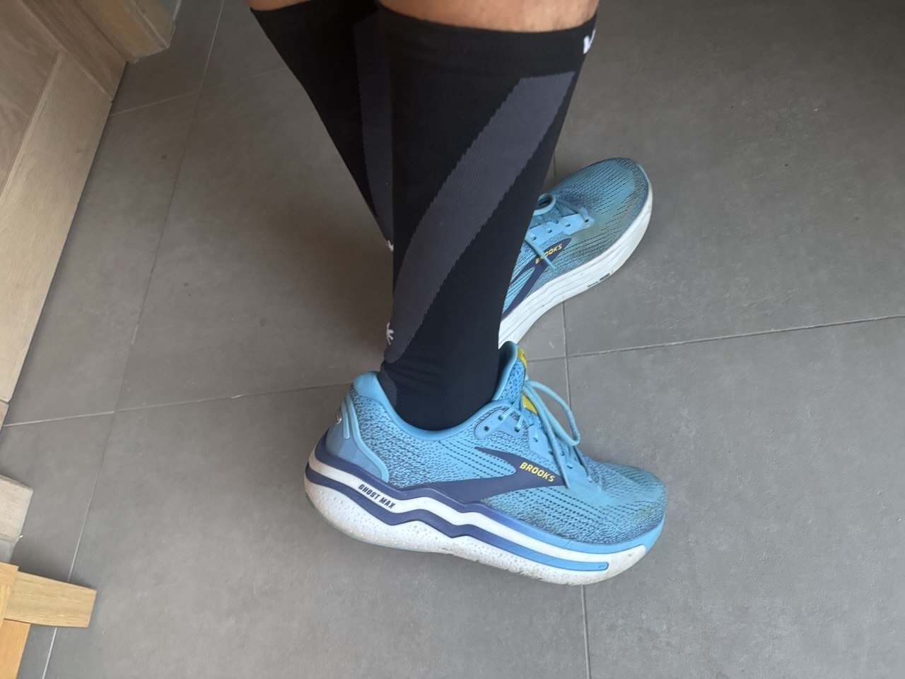 Side view of Jos wearing VALSOLE Compression Max socks and running shoes.